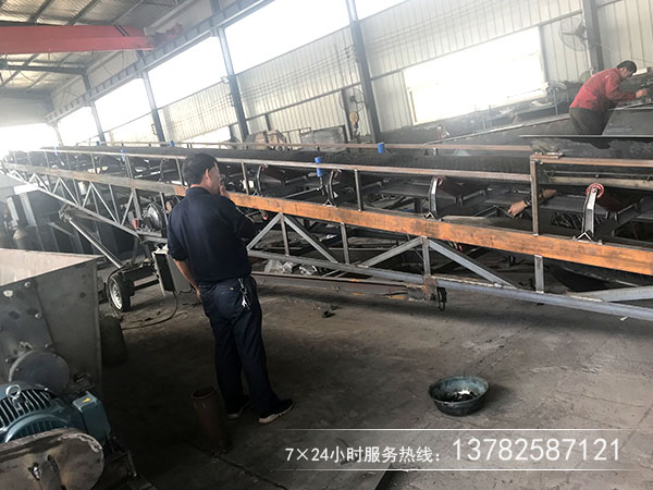 移動(dòng)皮帶機(jī)選擇什么樣的張緊裝置好用！